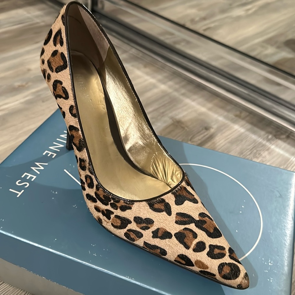 Super cute leopard print pumps, like new
